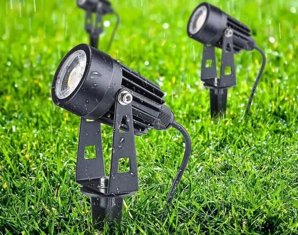 Complete Tuinspot Set | Tuinverlichting 12V | Plug and Play | 8 Tuinspots | Warm/wit Livolo Nederland B.V.