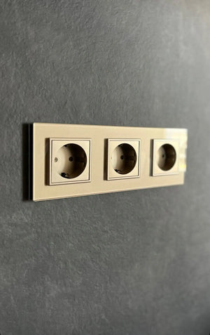 Stopcontact aansluiten en doorlussen met steekklem Design schakelmateriaal