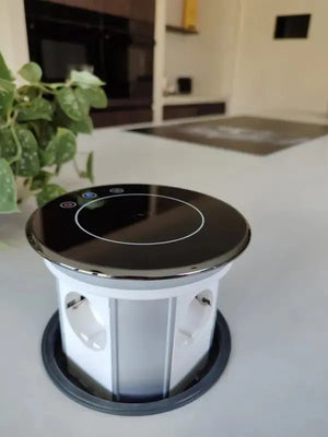 Zwart Glazen Design | Automatische pop-up stekkerdoos | USB en USB-C + 3 Stopcontacten Livolo Nederland B.V.