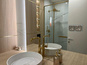 Dubbel Livolo design stopcontacten in witte uitvoering aan een strakke wand