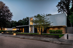 Zwart Livolo schakelmateriaal in complete Smart Home villa in Noord-Brabant