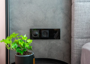 Zwart schakelmateriaal die u zelf kunt samenstellen